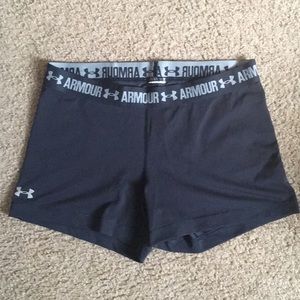 Under Armour Black Spandex Shorts Size L